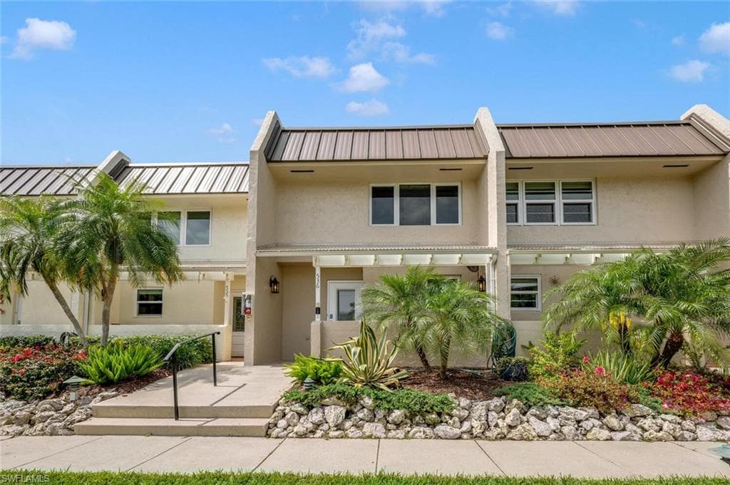 800 River Point Dr 536, Naples, FL 34102-4