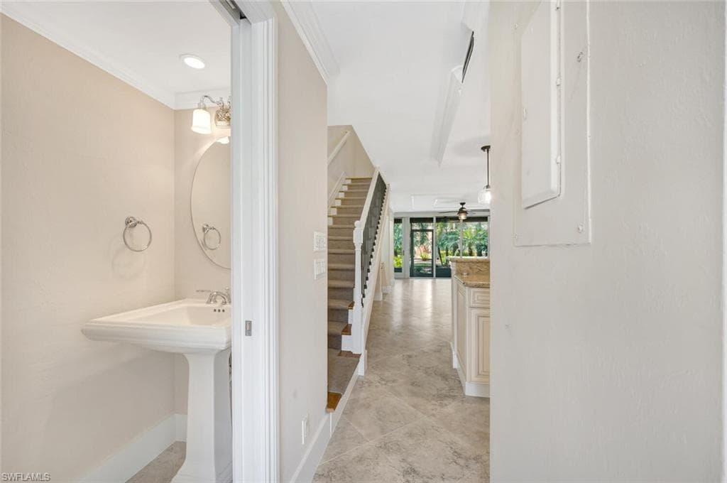 800 River Point Dr 536, Naples, FL 34102-5
