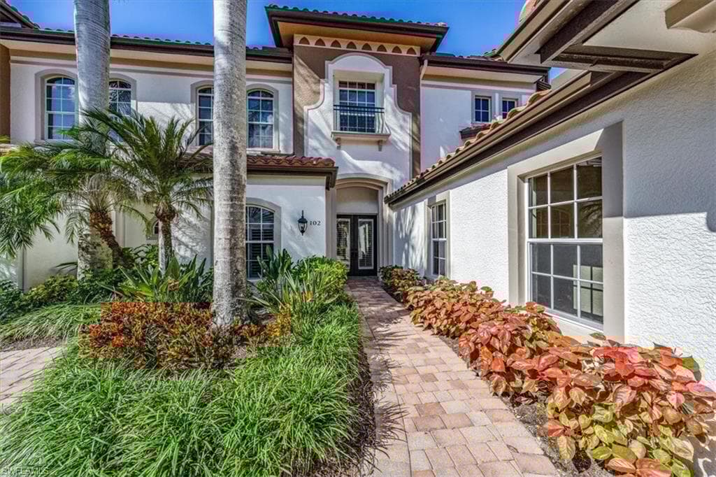 29120 Brendisi Way 102, Naples, FL 34110-2