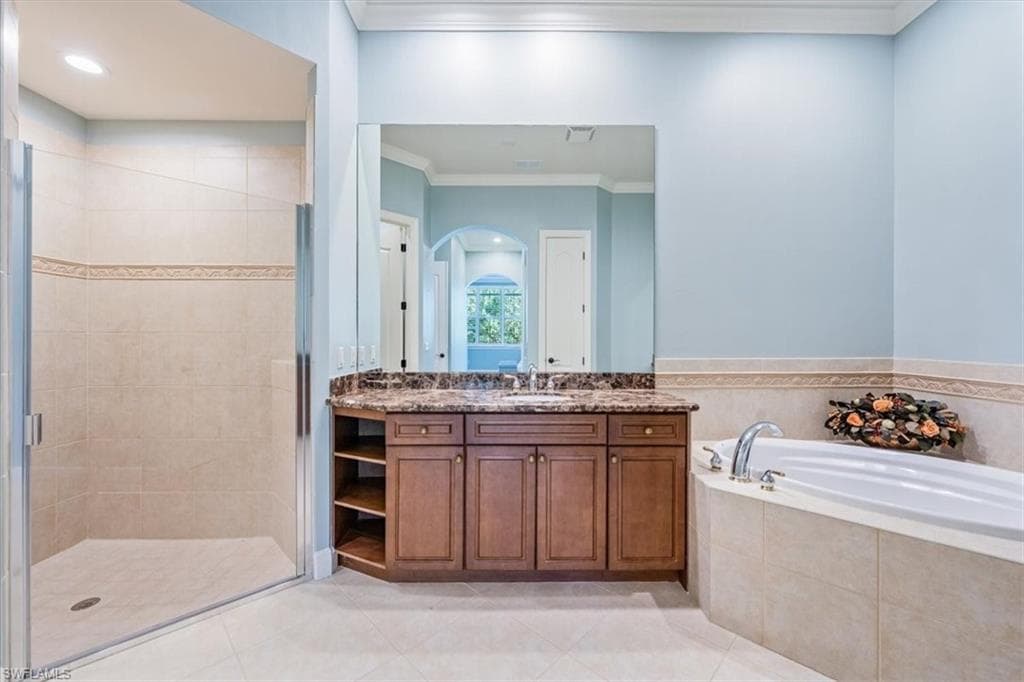 29120 Brendisi Way 102, Naples, FL 34110-34