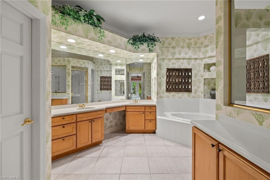 7005 Verde Way, Naples, FL 34108-16