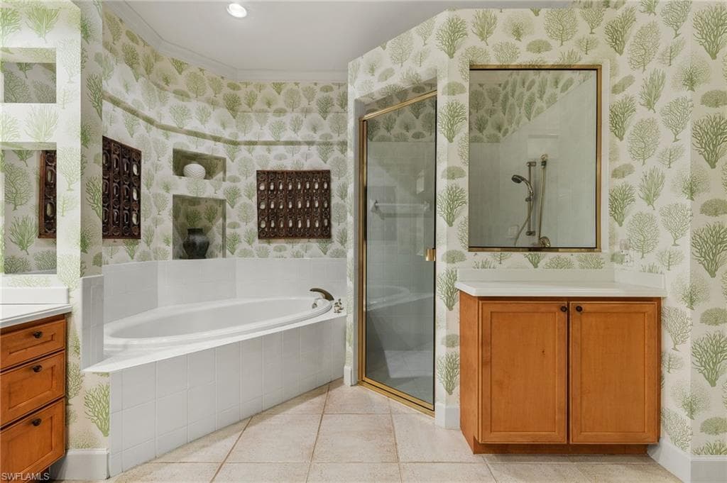 7005 Verde Way, Naples, FL 34108-17