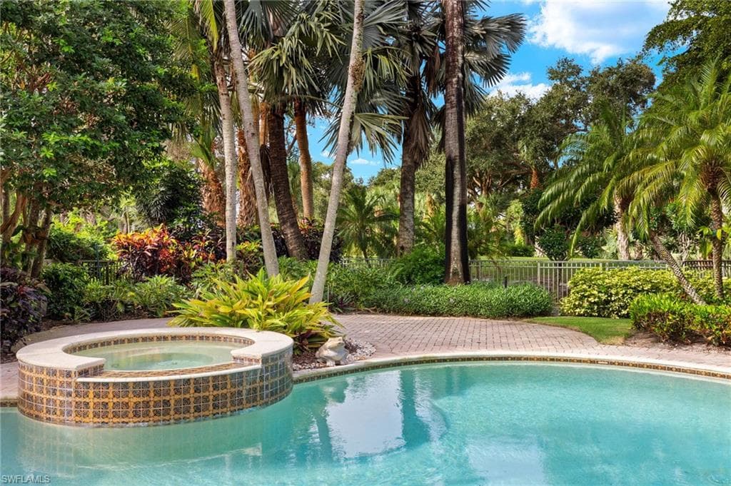 7005 Verde Way, Naples, FL 34108-27