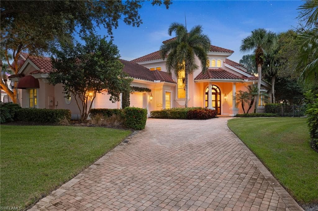 7005 Verde Way, Naples, FL 34108-3