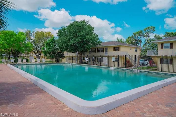 3325 Airport Rd N U4, Naples, FL 34105-18