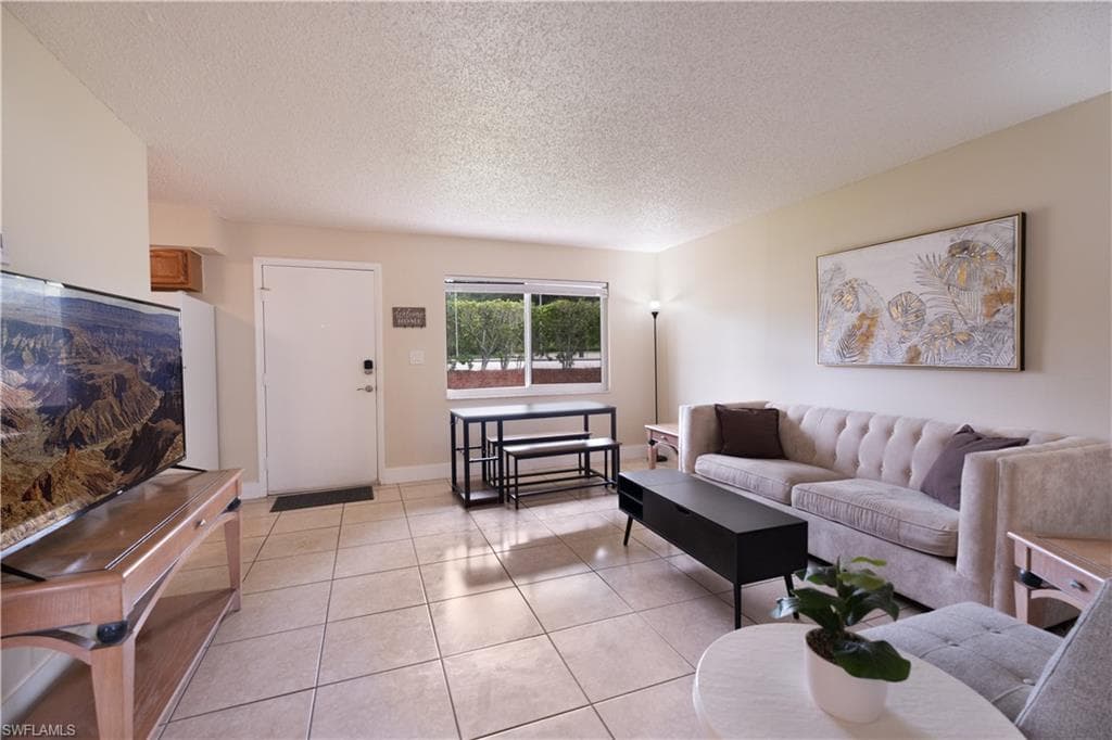 3325 Airport Rd N U4, Naples, FL 34105-2