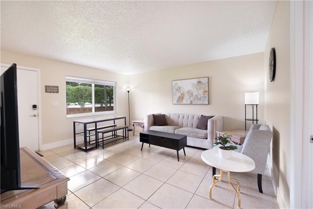 3325 Airport Rd N U4, Naples, FL 34105-3