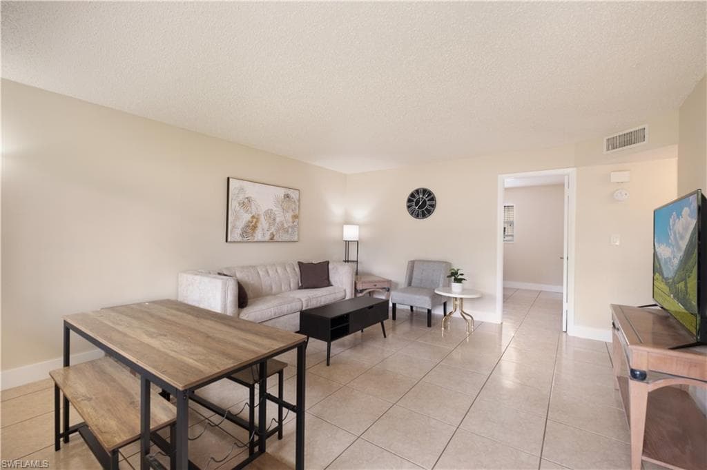 3325 Airport Rd N U4, Naples, FL 34105-4