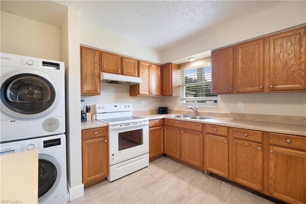 3325 Airport Rd N U4, Naples, FL 34105-6