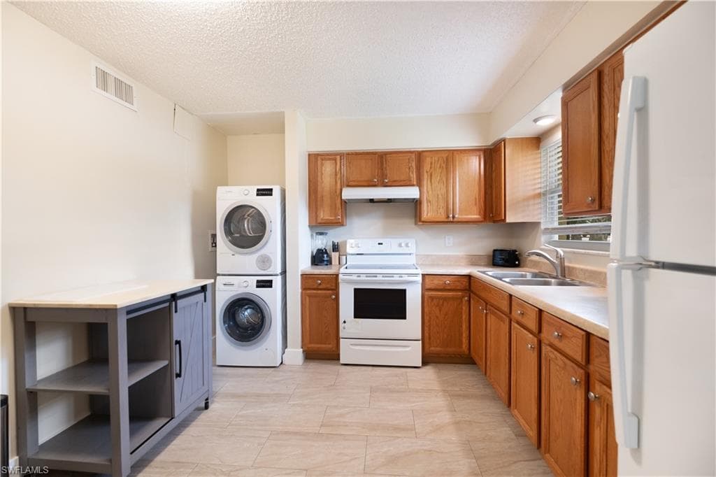 3325 Airport Rd N U4, Naples, FL 34105-7