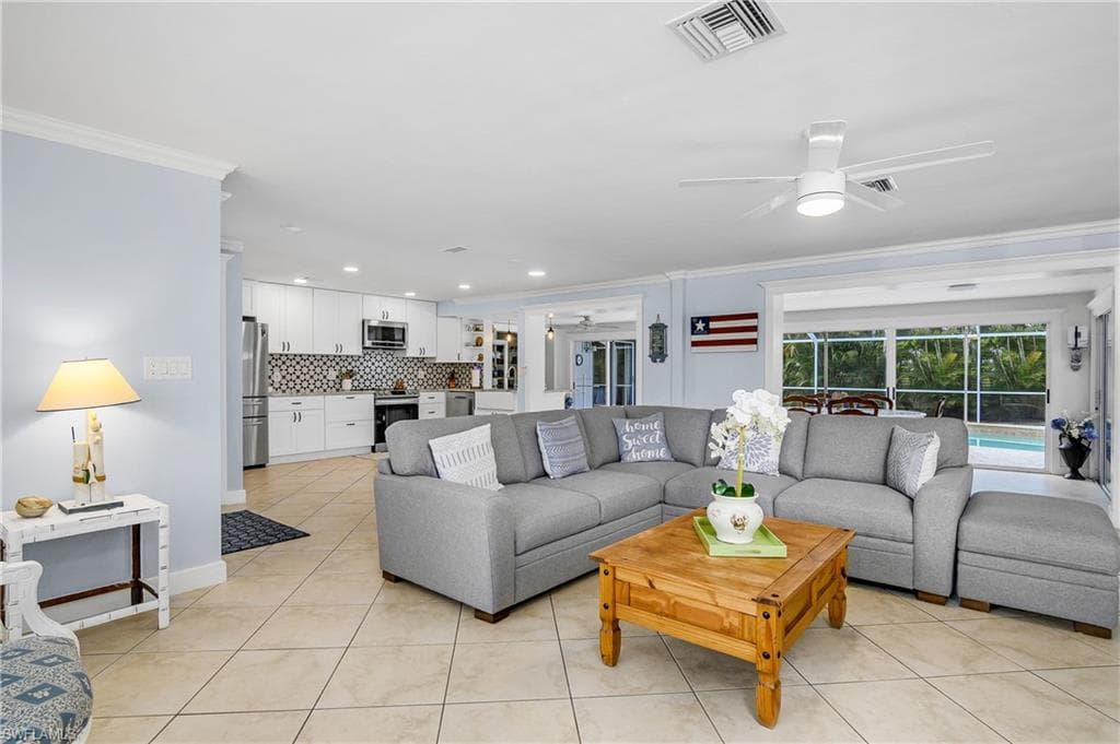 1072 Wisconsin Dr, Naples, FL 34103-8