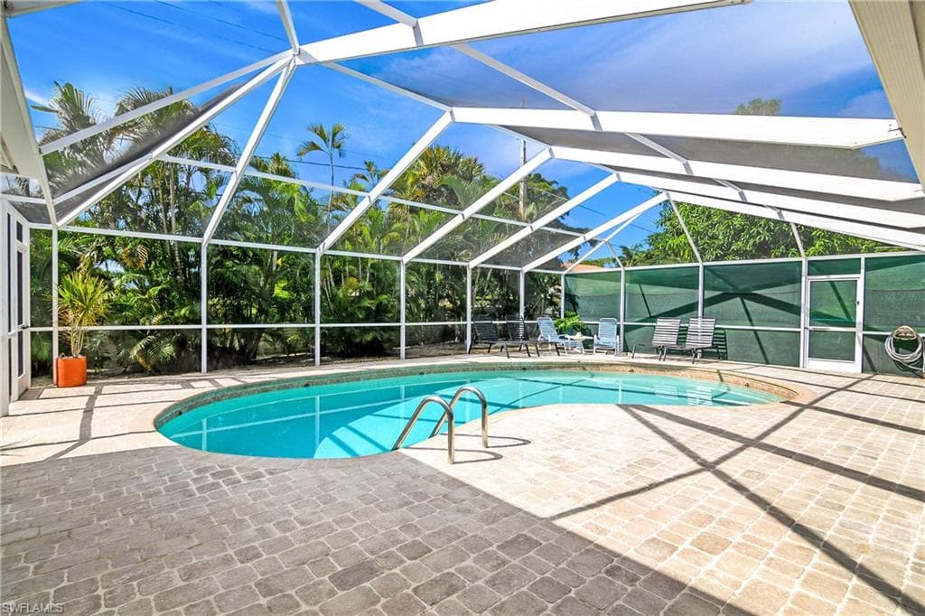 1072 Wisconsin Dr, Naples, FL 34103-19
