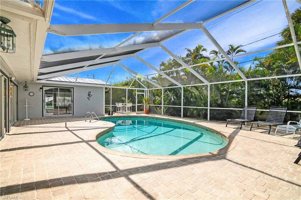 1072 Wisconsin Dr, Naples, FL 34103-21