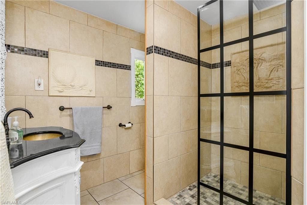 1072 Wisconsin Dr, Naples, FL 34103-25