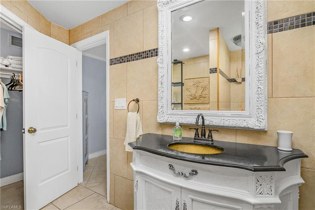 1072 Wisconsin Dr, Naples, FL 34103-26