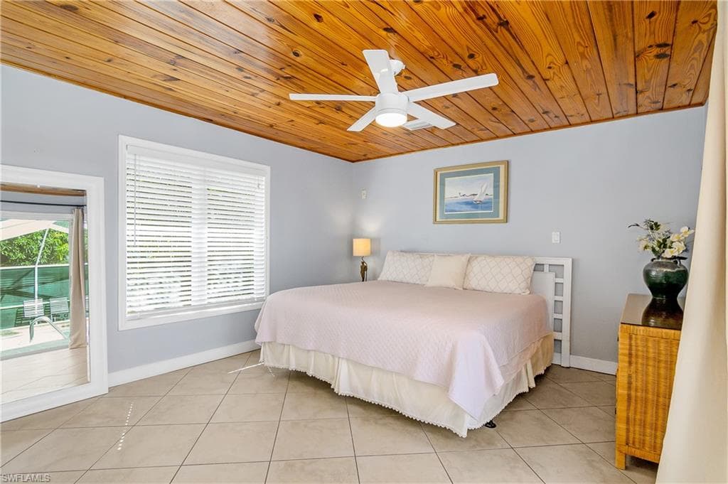 1072 Wisconsin Dr, Naples, FL 34103-33