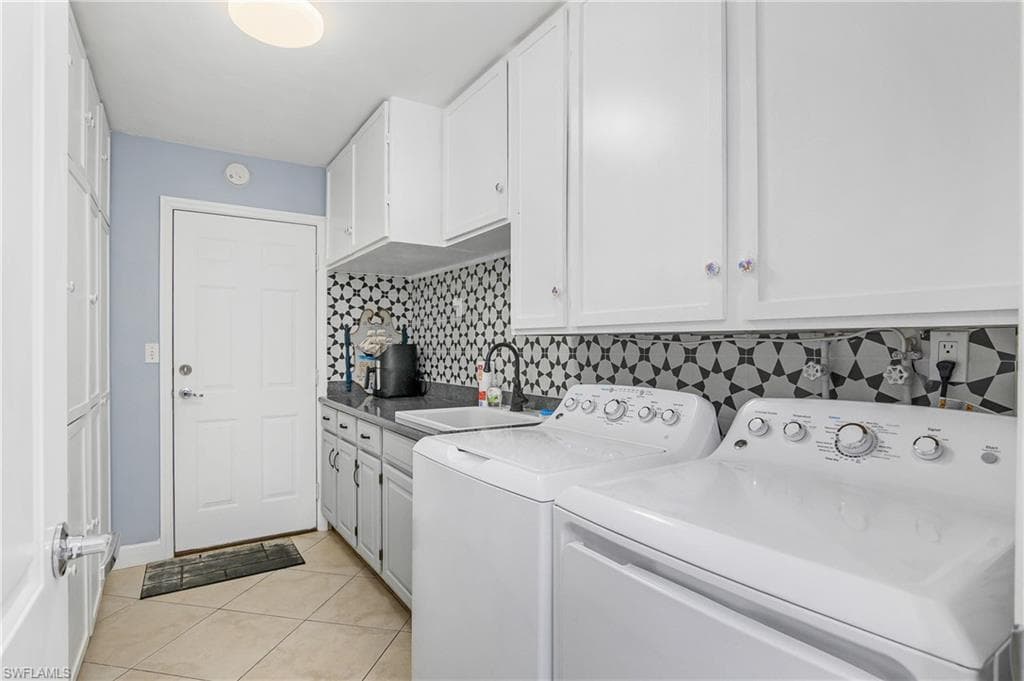1072 Wisconsin Dr, Naples, FL 34103-35