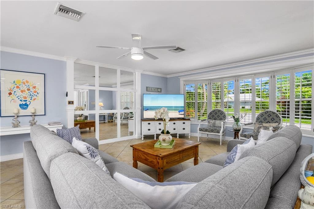 1072 Wisconsin Dr, Naples, FL 34103-6