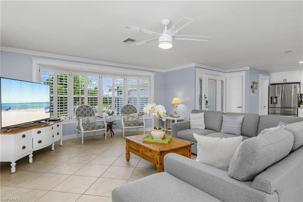 1072 Wisconsin Dr, Naples, FL 34103-7