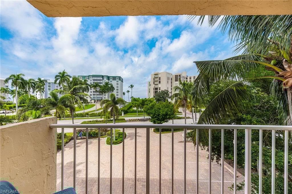3000 Gulf Shore Blvd N 307, Naples, FL 34103-13