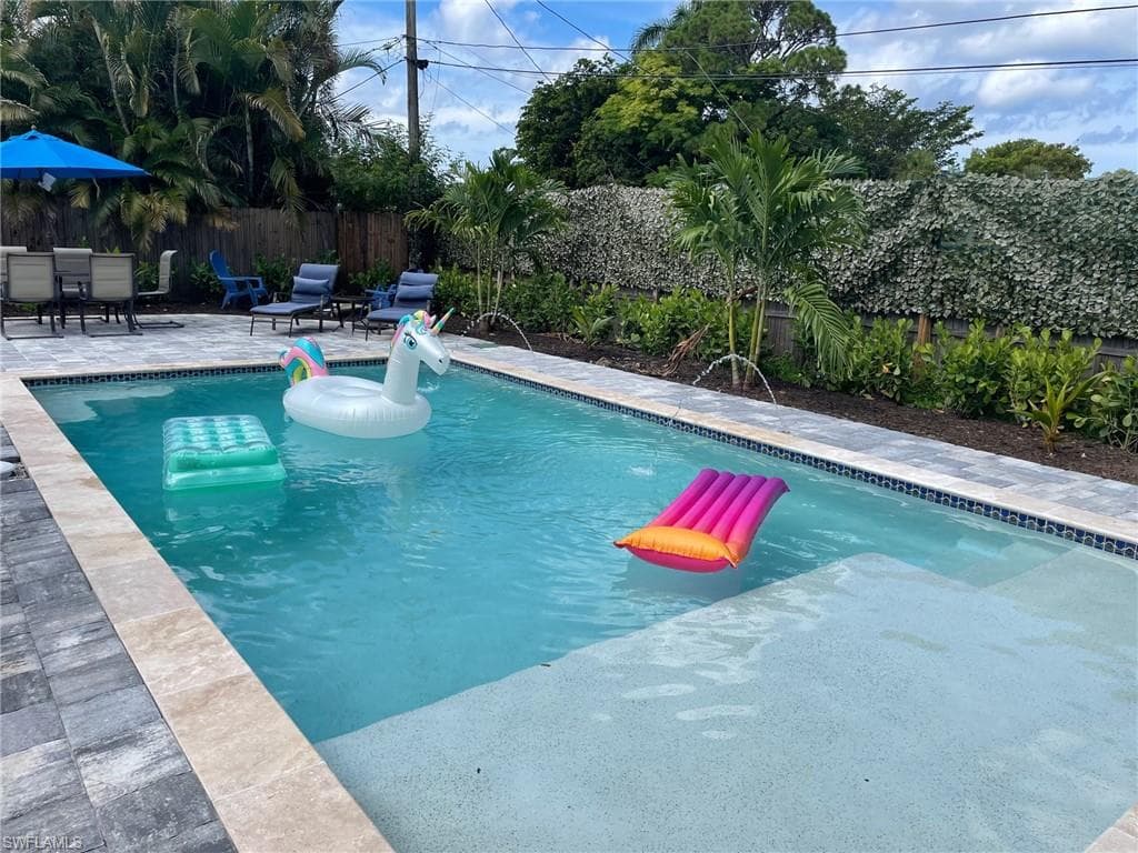 1280 Embassy Ln, Naples, FL 34104-10
