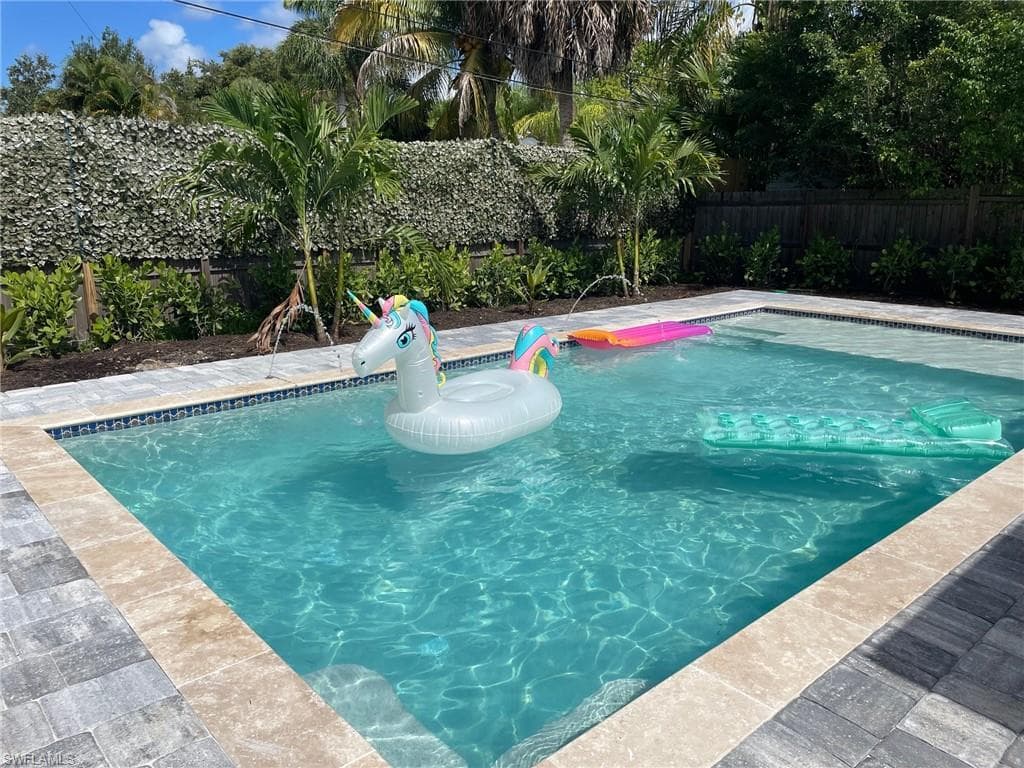 1280 Embassy Ln, Naples, FL 34104-11