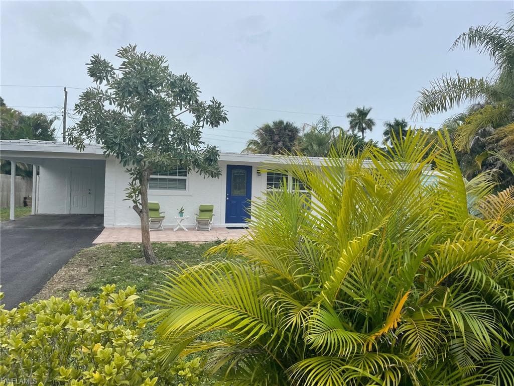 1280 Embassy Ln, Naples, FL 34104-12
