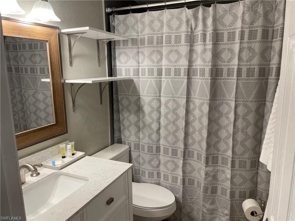 1280 Embassy Ln, Naples, FL 34104-5