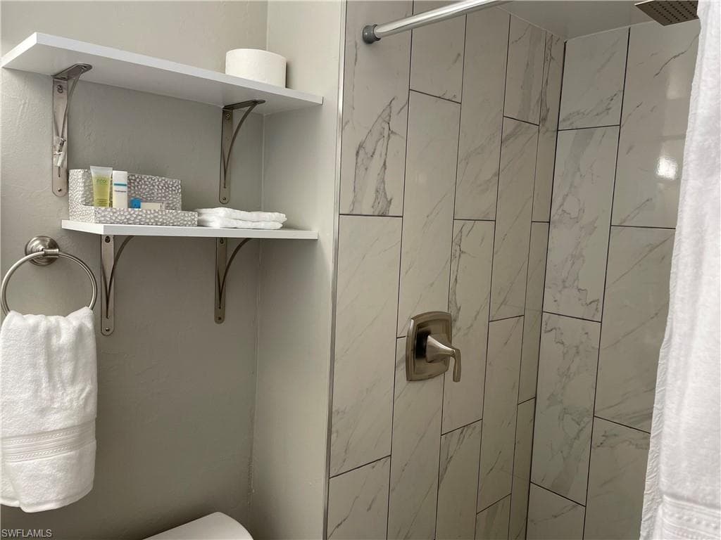1280 Embassy Ln, Naples, FL 34104-6