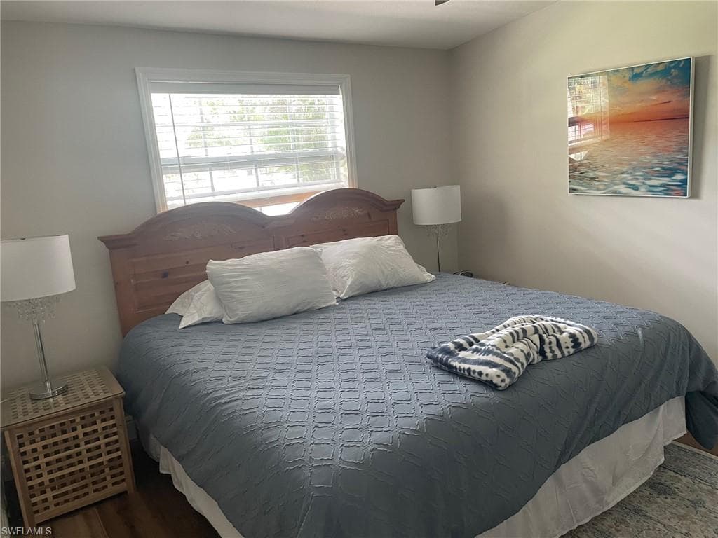 1280 Embassy Ln, Naples, FL 34104-7