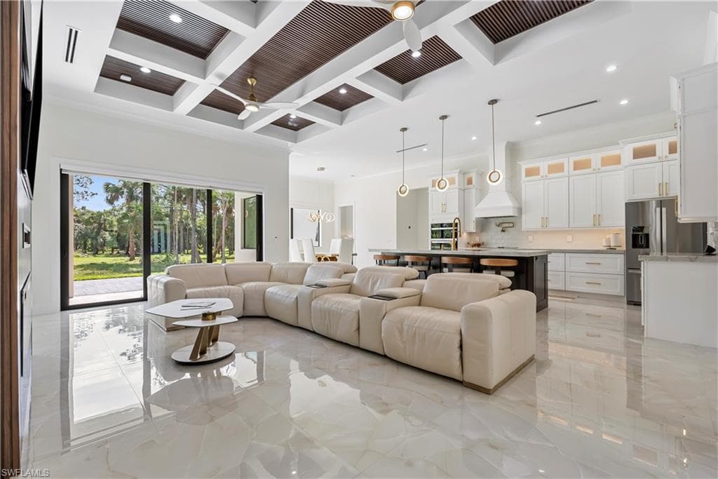 2546 4th St NW, Naples, FL 34120-8