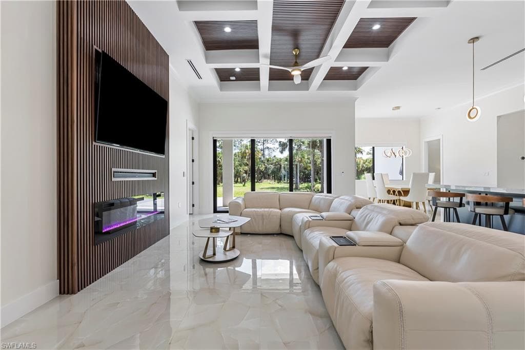 2546 4th St NW, Naples, FL 34120-11