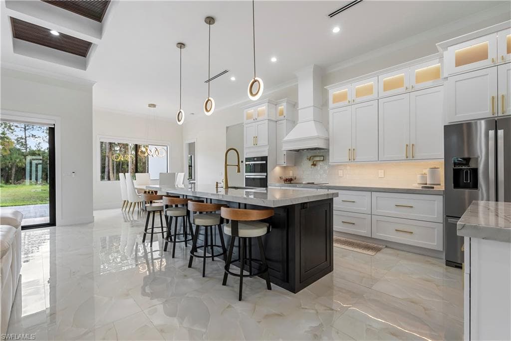 2546 4th St NW, Naples, FL 34120-15