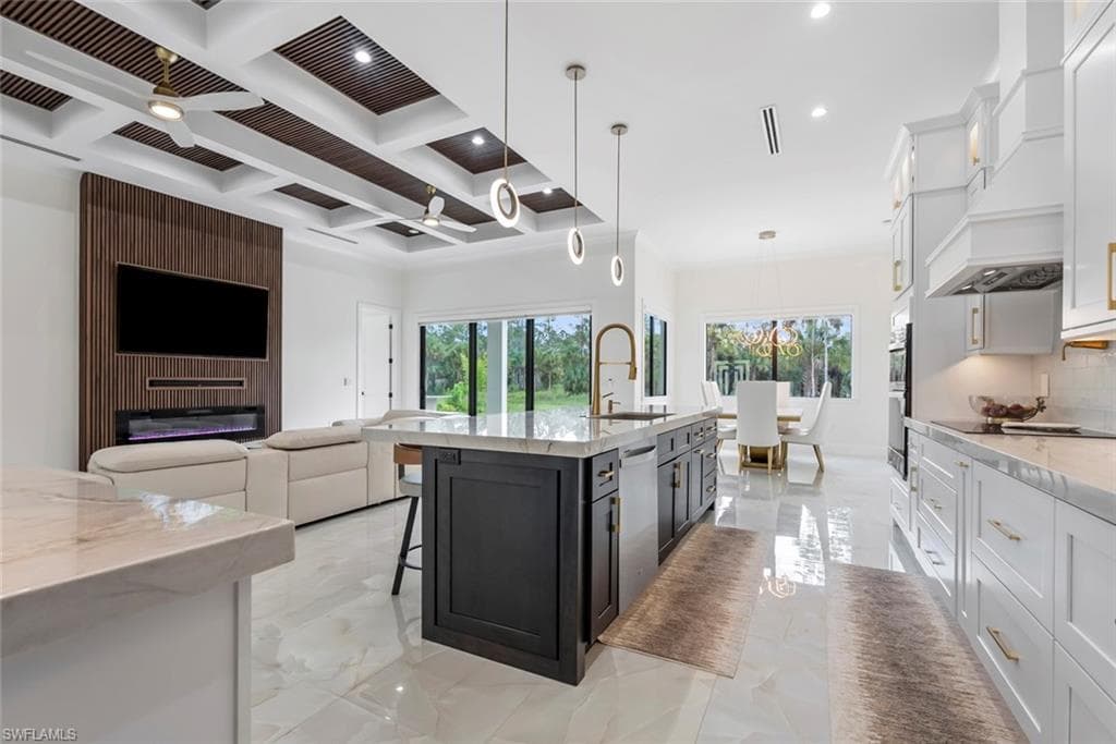 2546 4th St NW, Naples, FL 34120-17