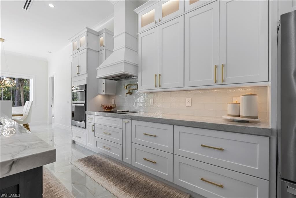 2546 4th St NW, Naples, FL 34120-18