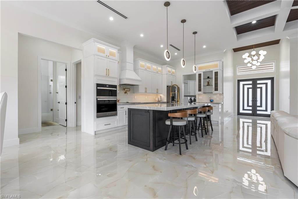 2546 4th St NW, Naples, FL 34120-19