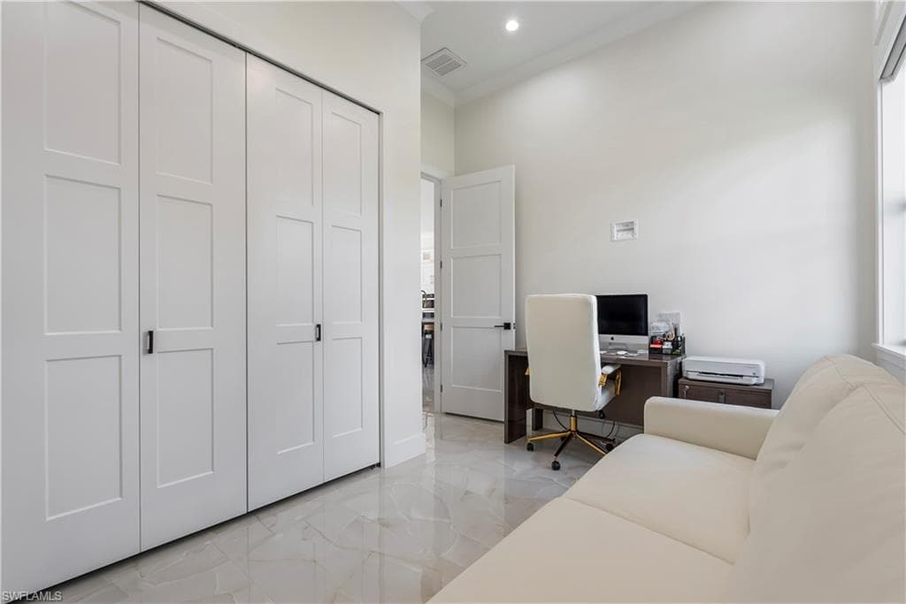 2546 4th St NW, Naples, FL 34120-20