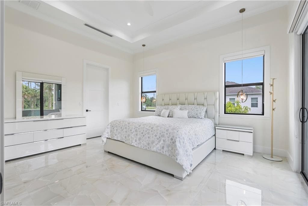 2546 4th St NW, Naples, FL 34120-21