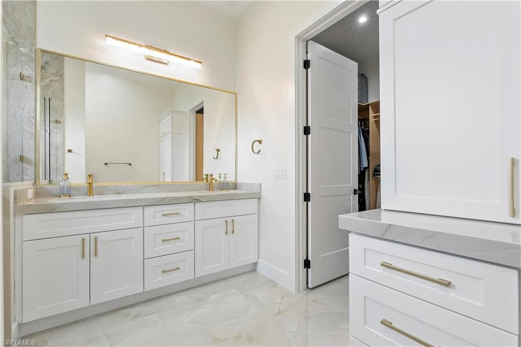 2546 4th St NW, Naples, FL 34120-24