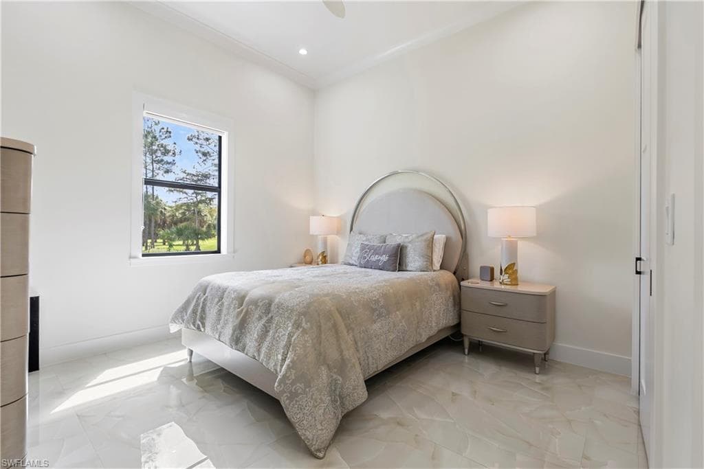 2546 4th St NW, Naples, FL 34120-25