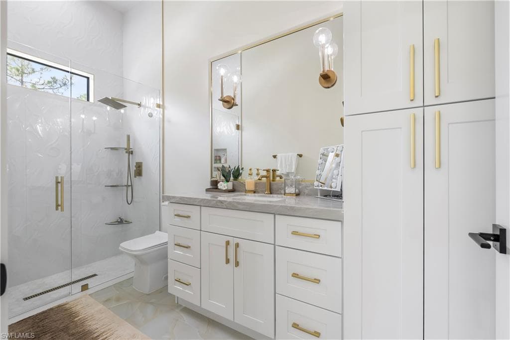 2546 4th St NW, Naples, FL 34120-26