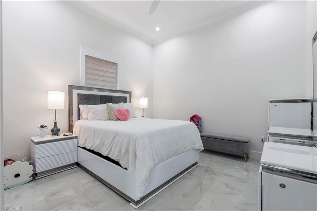2546 4th St NW, Naples, FL 34120-27