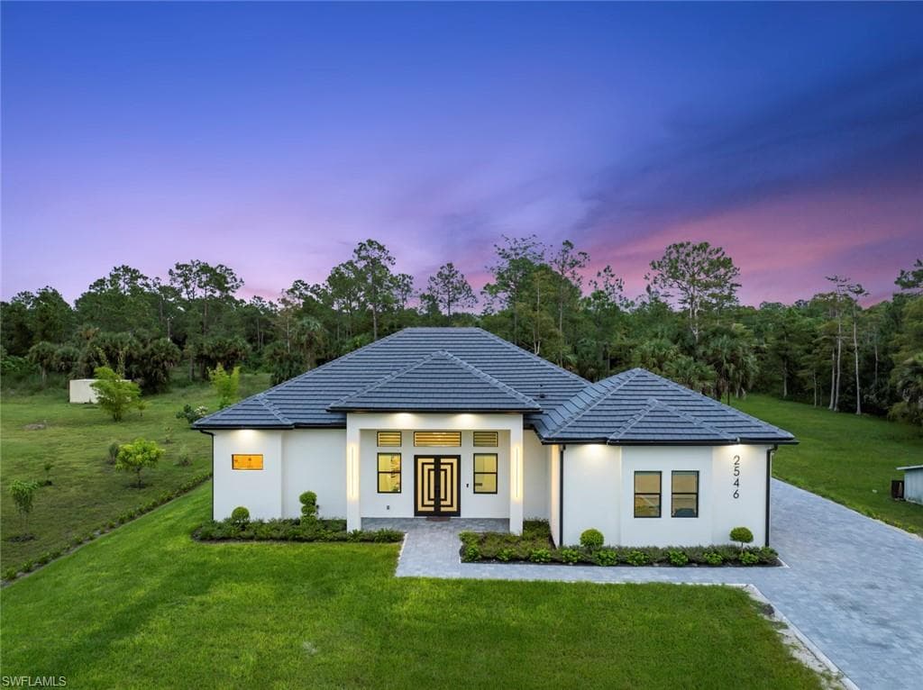 2546 4th St NW, Naples, FL 34120-1