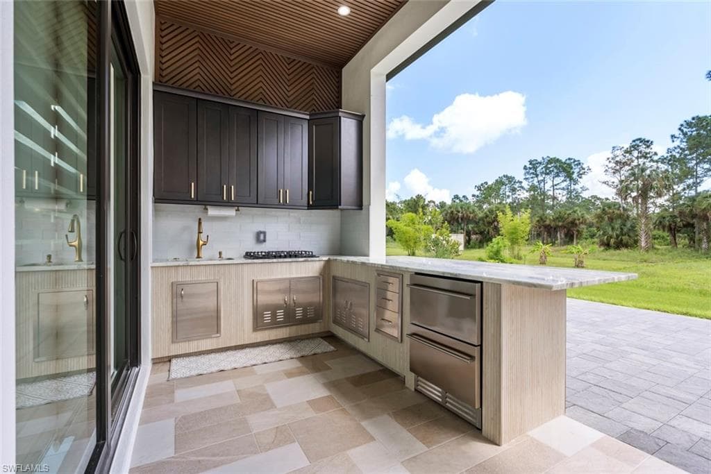 2546 4th St NW, Naples, FL 34120-31