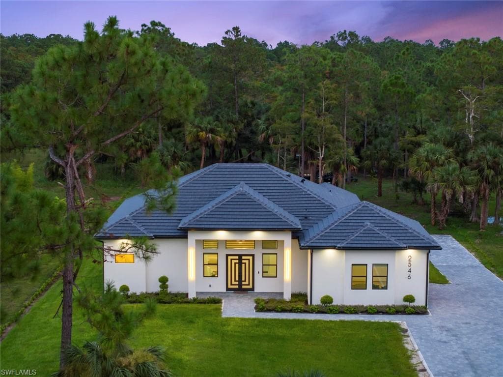 2546 4th St NW, Naples, FL 34120-2