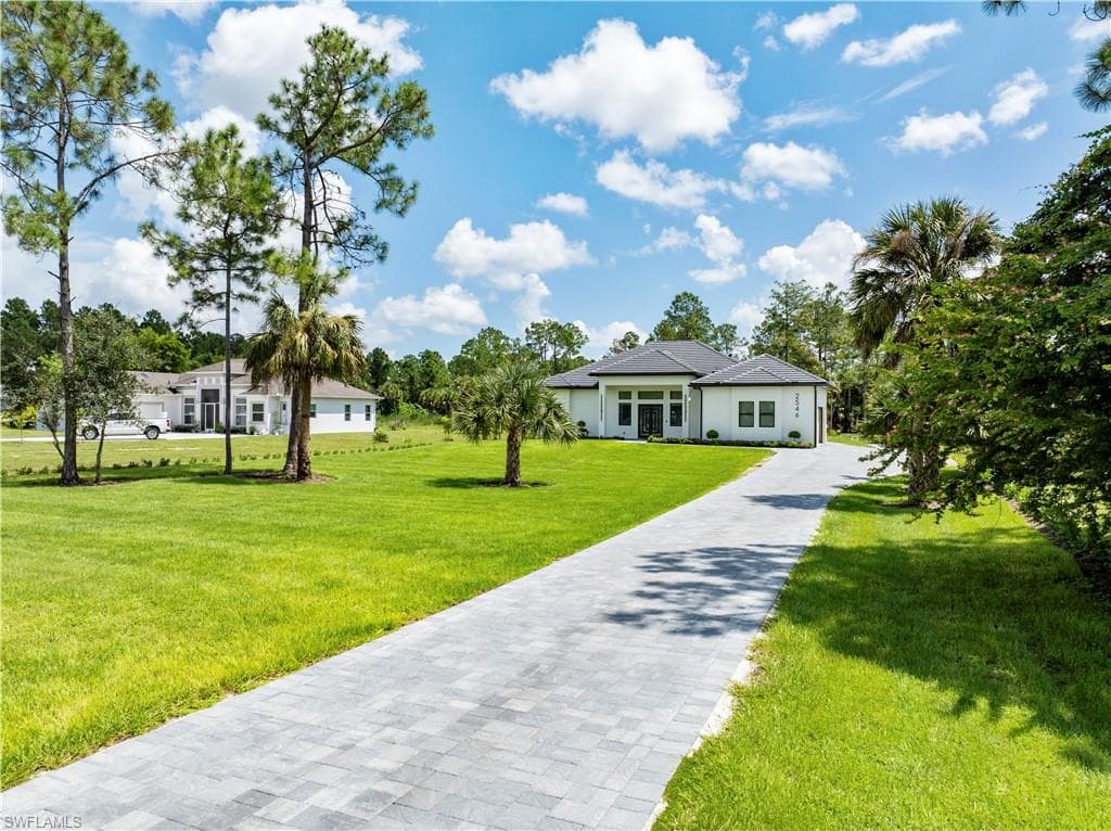 2546 4th St NW, Naples, FL 34120-5