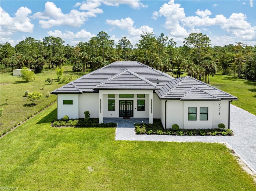 2546 4th St NW, Naples, FL 34120-6
