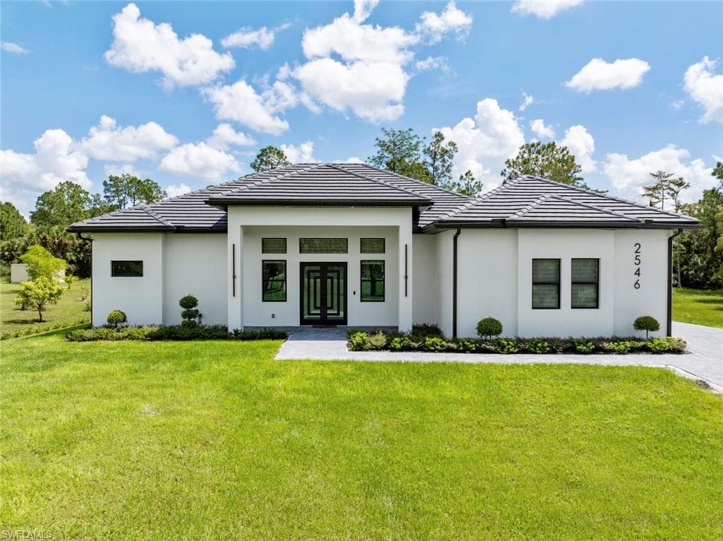 2546 4th St NW, Naples, FL 34120-7