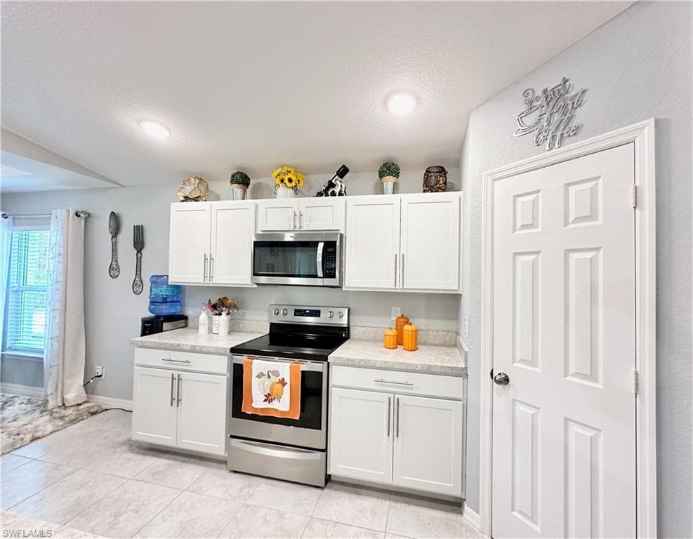 3214 68th St W, Lehigh Acres, FL 33971-26