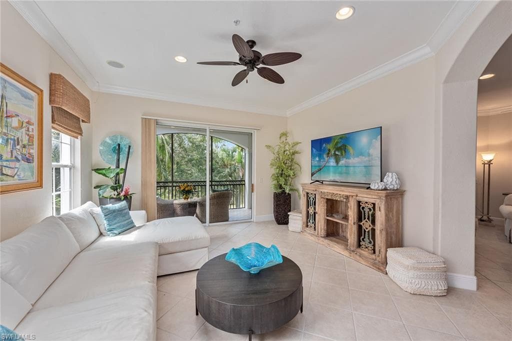 9110 Cascada Way 201, Naples, FL 34114-9